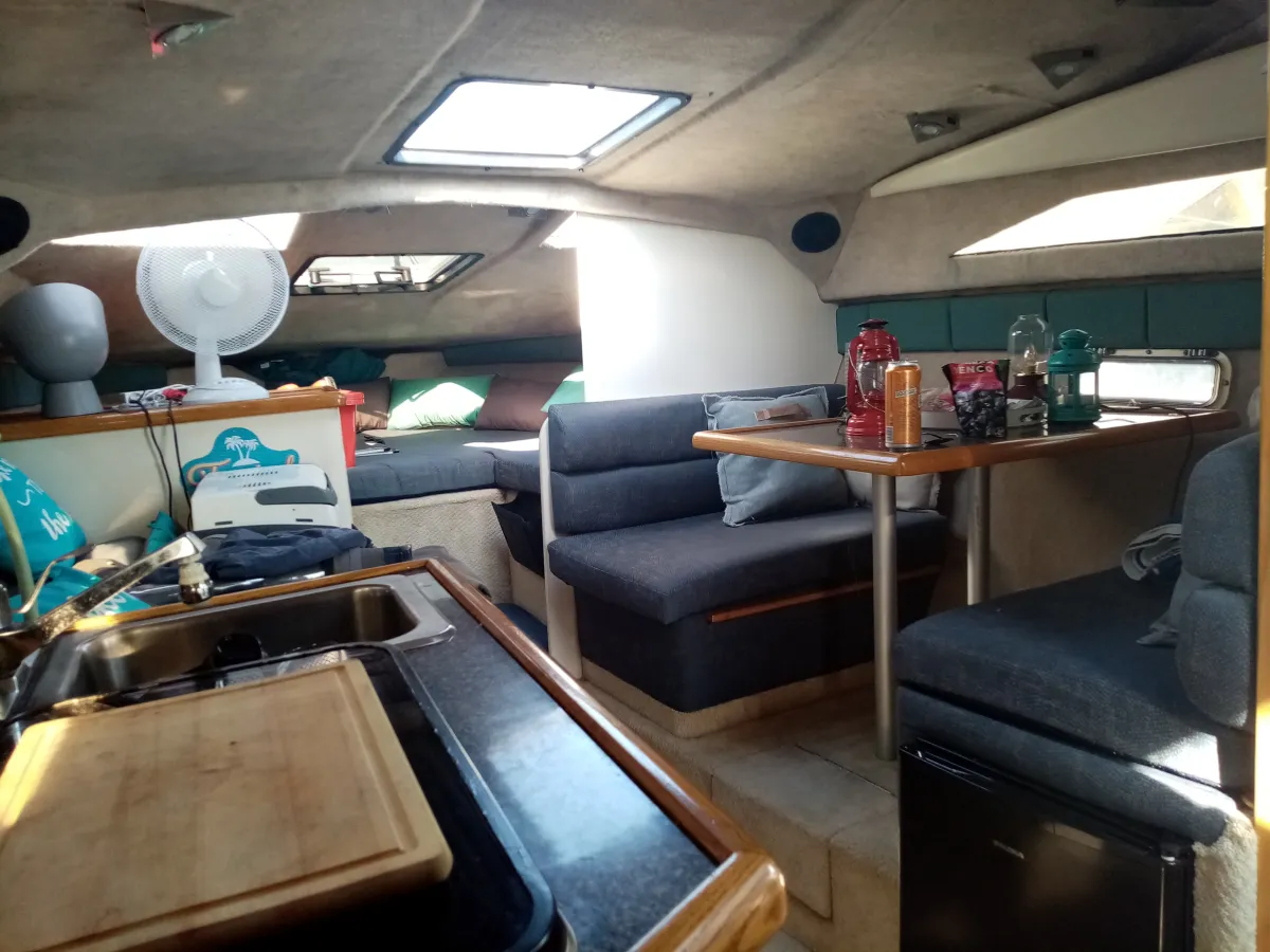 Polyester Motorboat Bayliner 2655 wide body