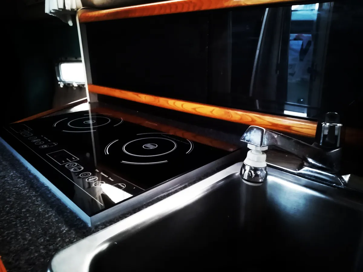 Polyester Motorboat Bayliner 2655 wide body