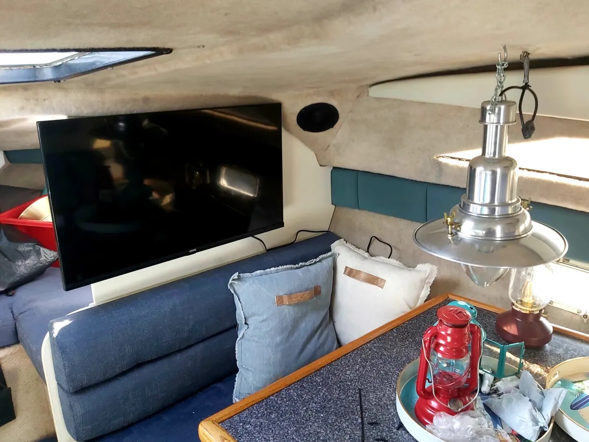 Polyester Motorboat Bayliner 2655 wide body