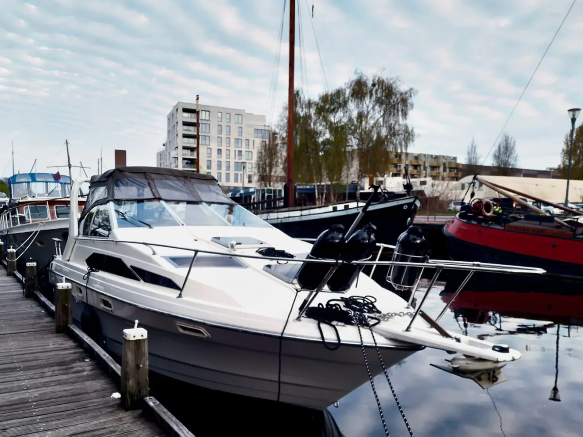 Polyester Motorboat Bayliner 2655 wide body