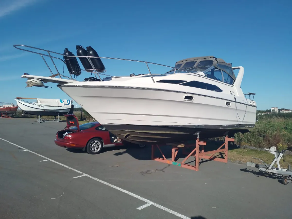Polyester Motorboat Bayliner 2655 wide body