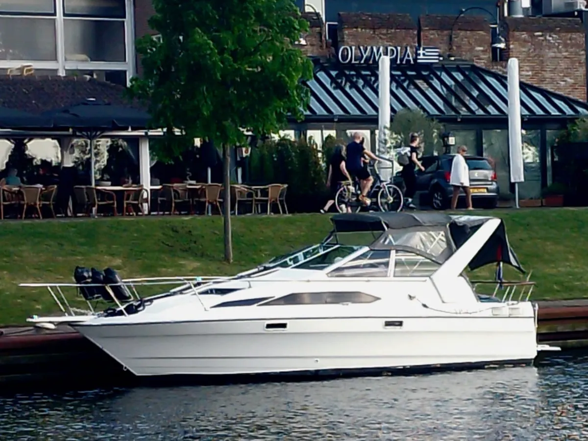 Polyester Motorboat Bayliner 2655 wide body