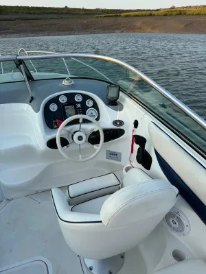 Polyester Speedboot Triton 225 Cuddy Foto 3