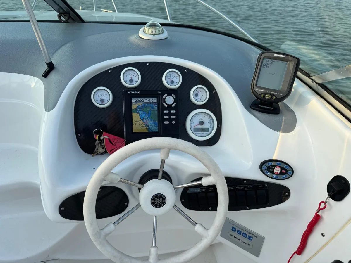 Polyester Speedboot Triton 225 Cuddy