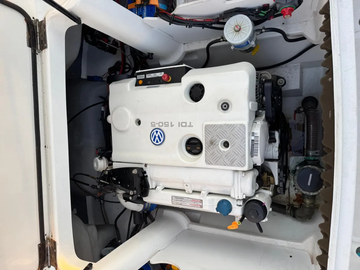 Polyester Speedboot Triton 225 Cuddy