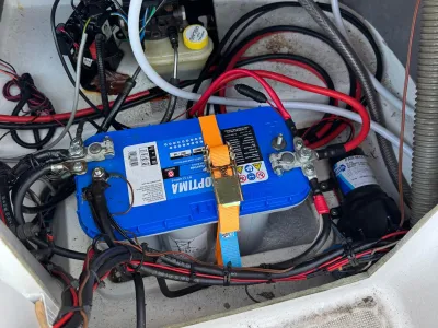 Polyester Speedboot Triton 225 Cuddy Foto 8