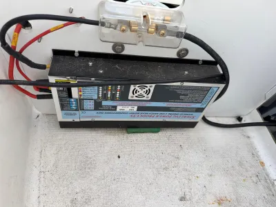 Polyester Speedboot Triton 225 Cuddy Foto 10