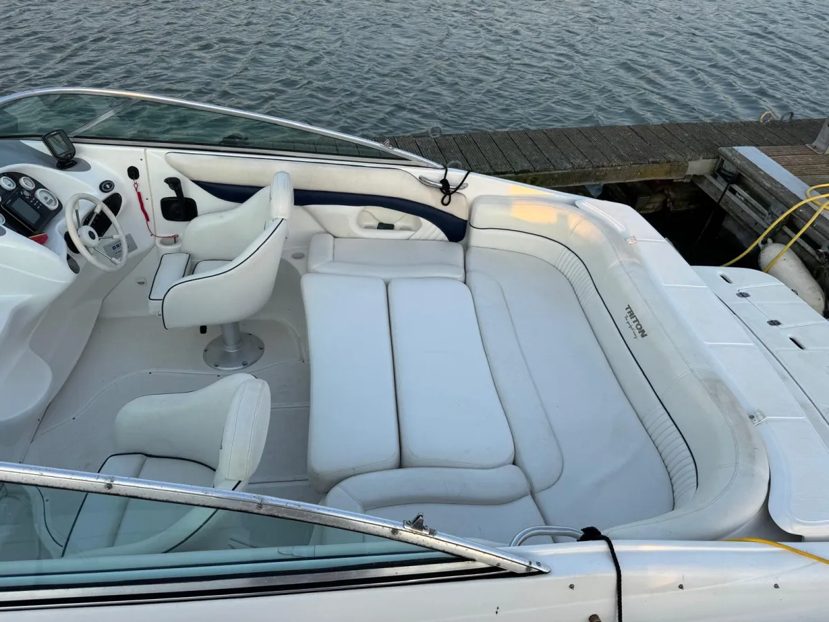 Polyester Speedboot Triton 225 Cuddy