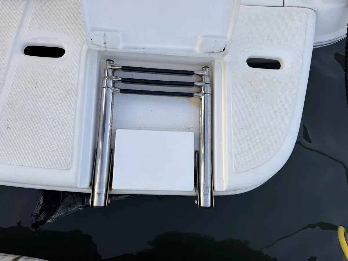 Polyester Speedboot Triton 225 Cuddy