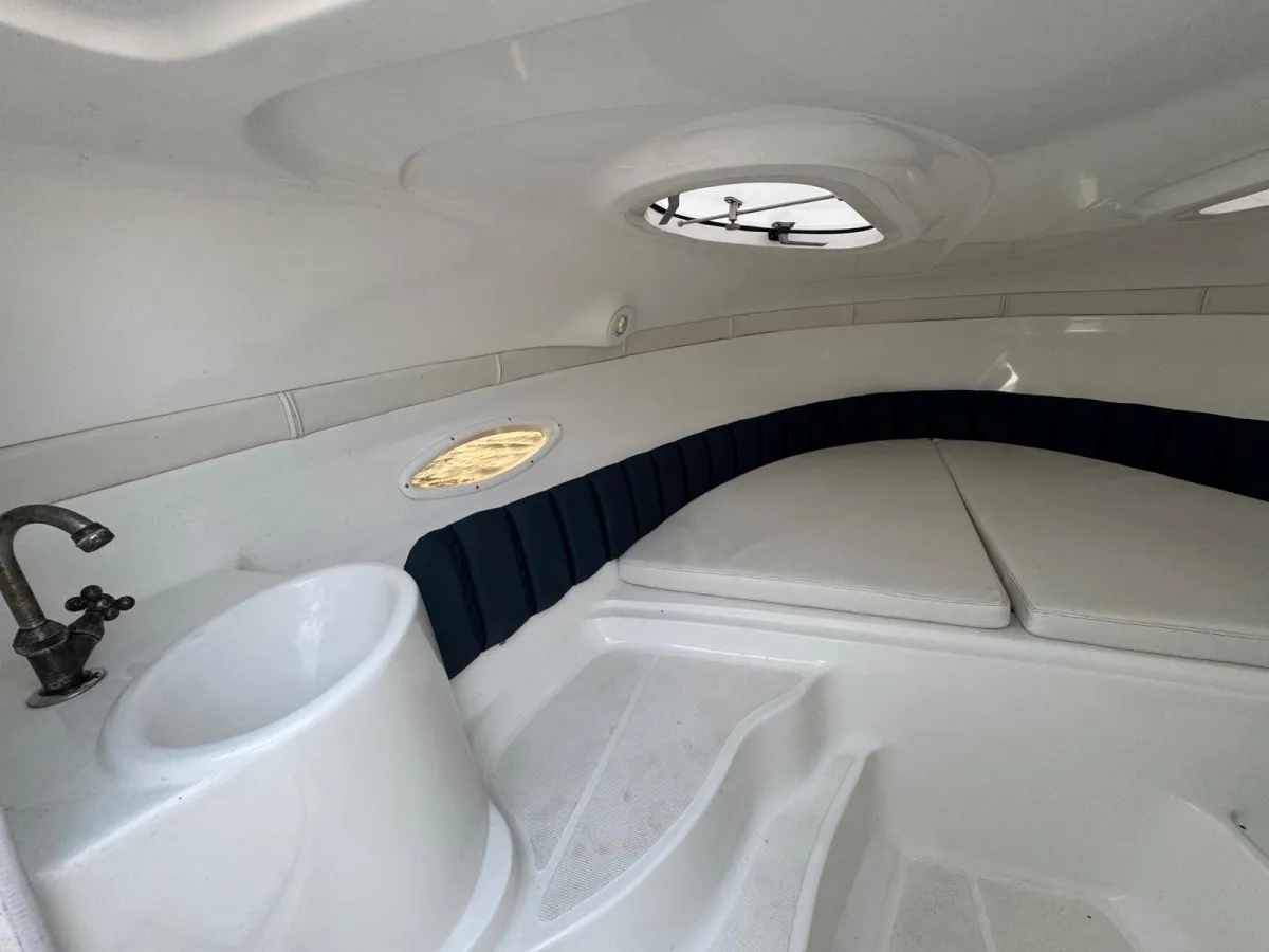 Polyester Speedboot Triton 225 Cuddy