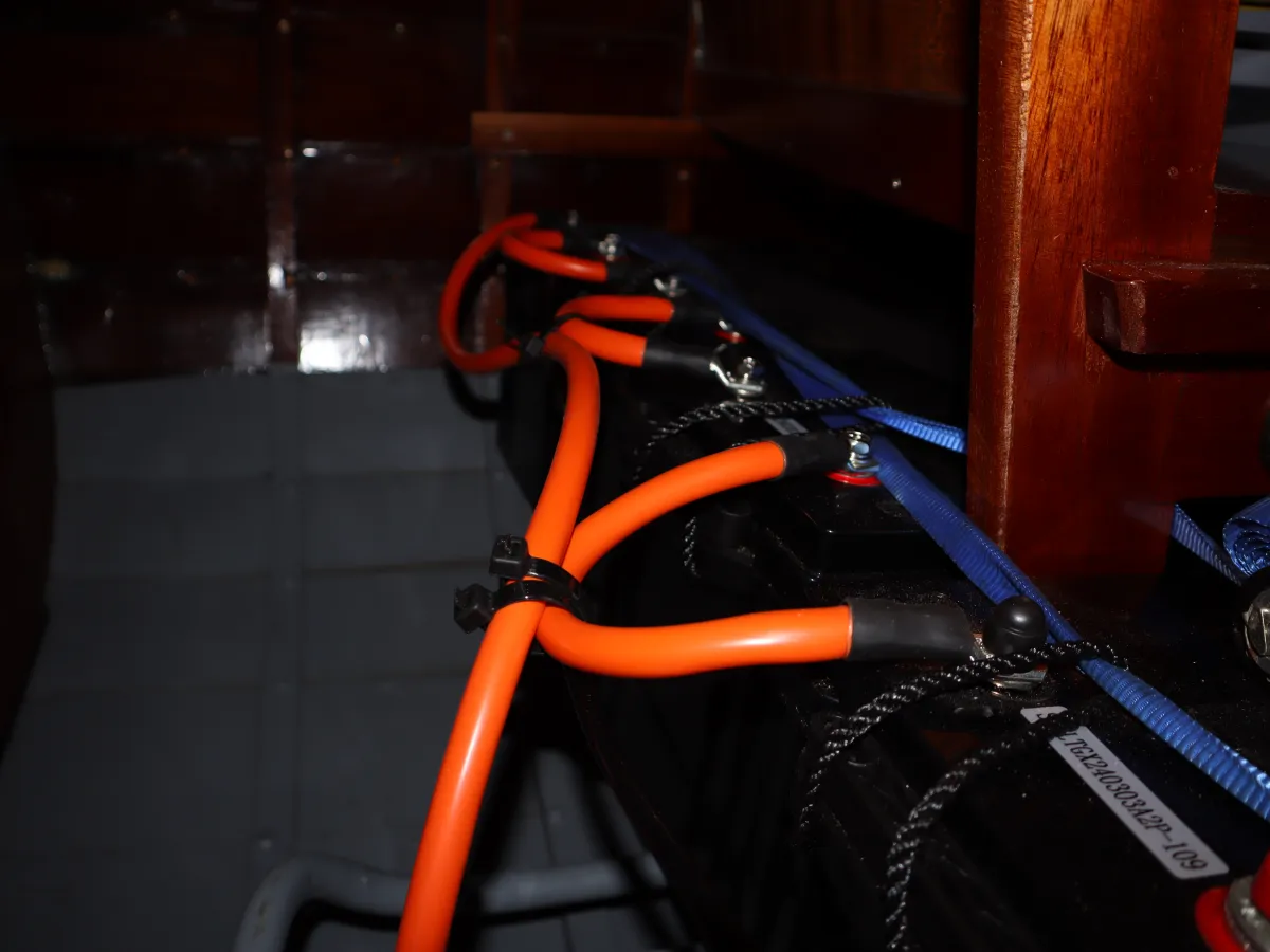 Hout Open motorboot Storebro Solo 25