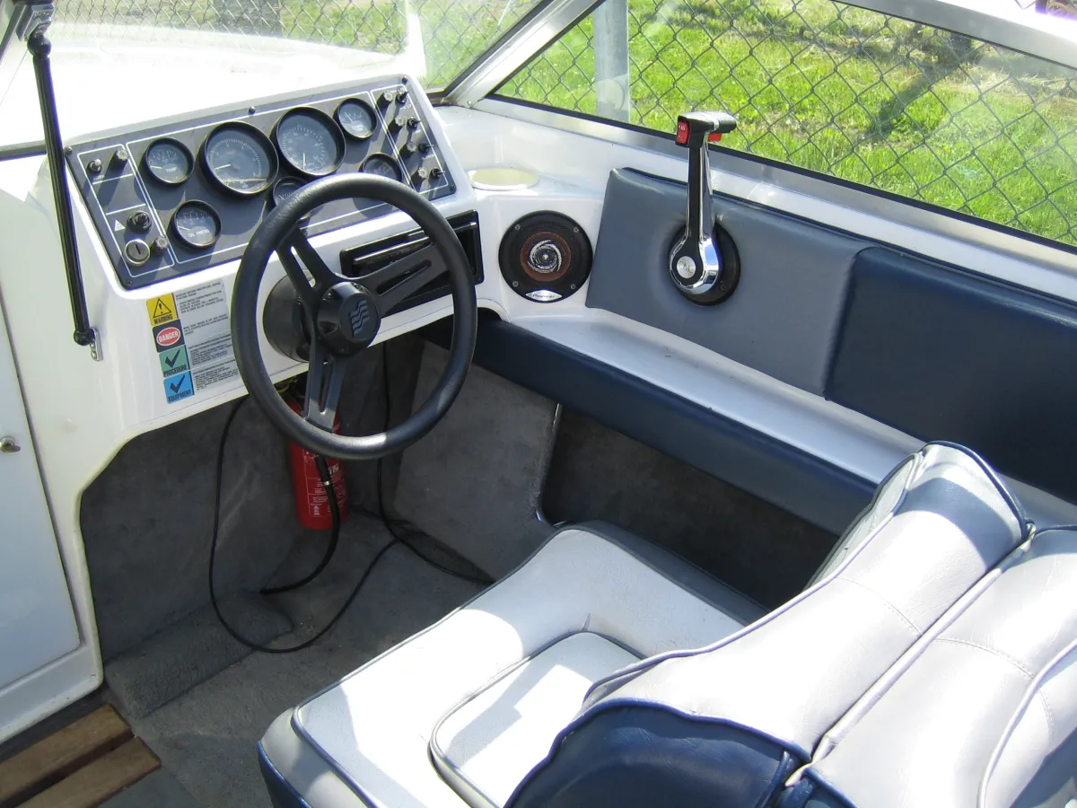 Polyester Speedboot Four Winns 170 Freedom