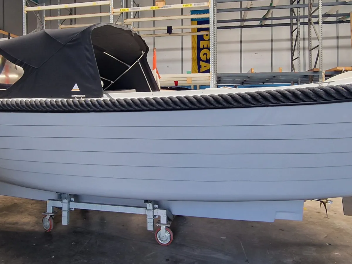 Polyester Sloep Wato 700