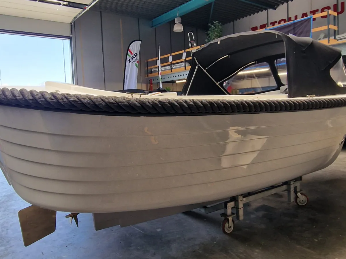 Polyester Sloep Wato 700