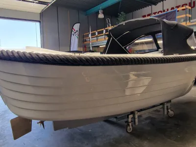 Polyester Sloep Wato 700 Foto 3