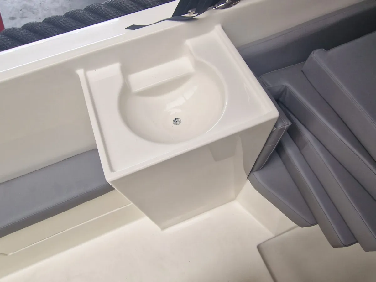 Polyester Sloep Wato 700