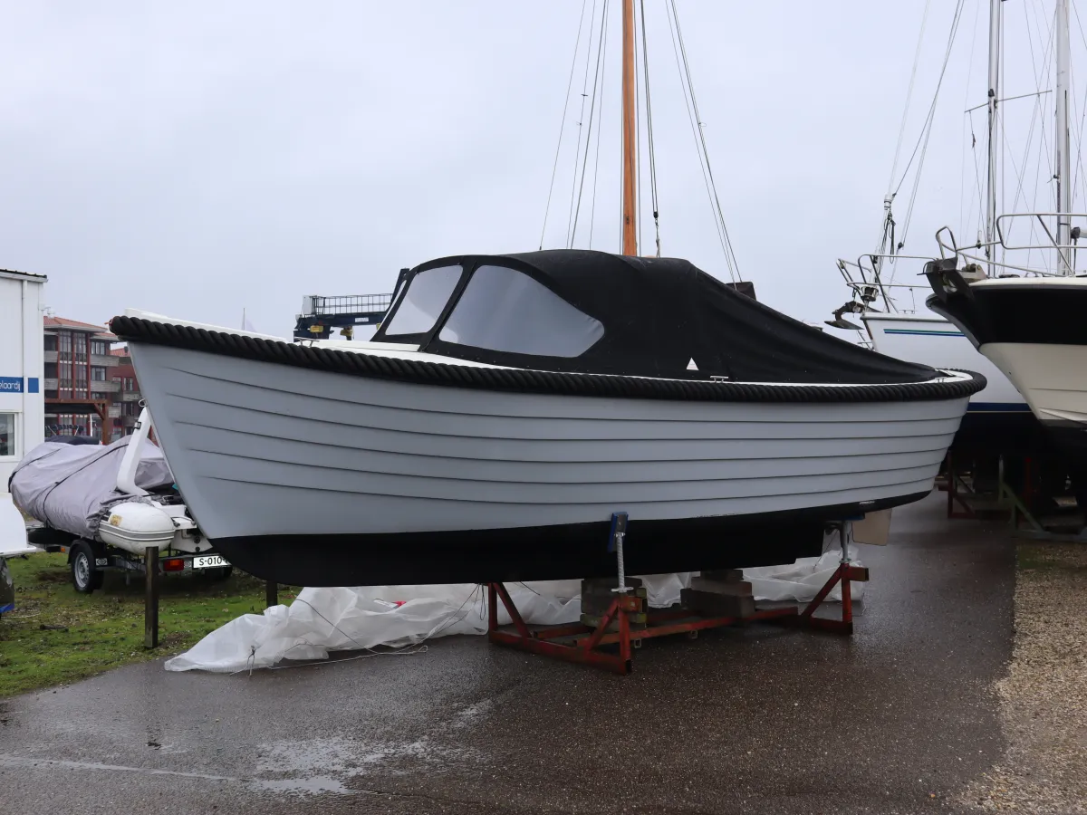 Polyester Sloop Wato 700
