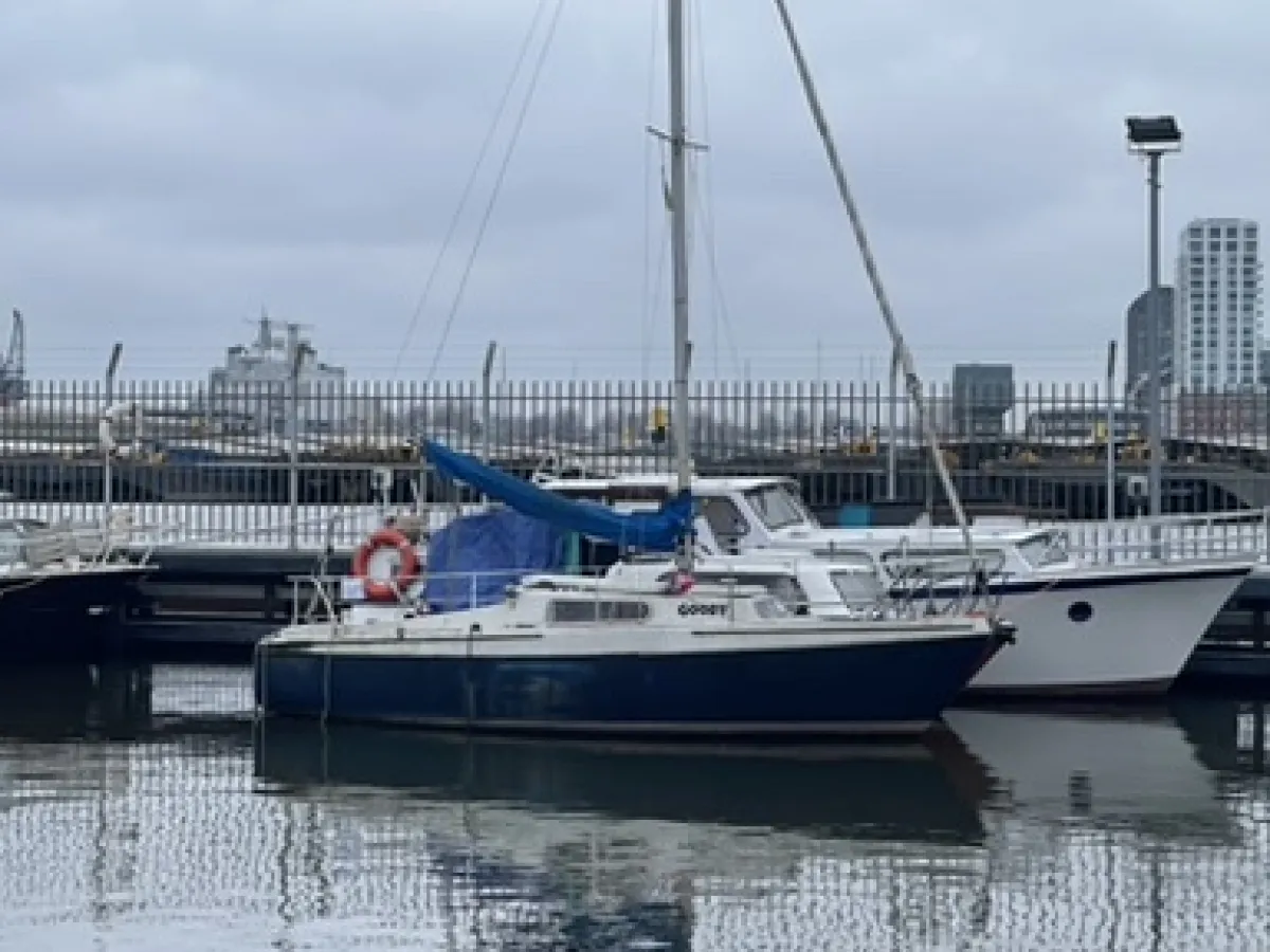 Polyester Budgetboat Cabin sailboat 650