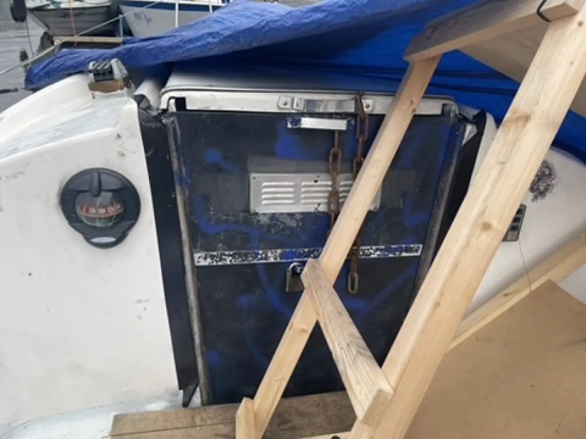 Polyester Budgetboat Cabin sailboat 700