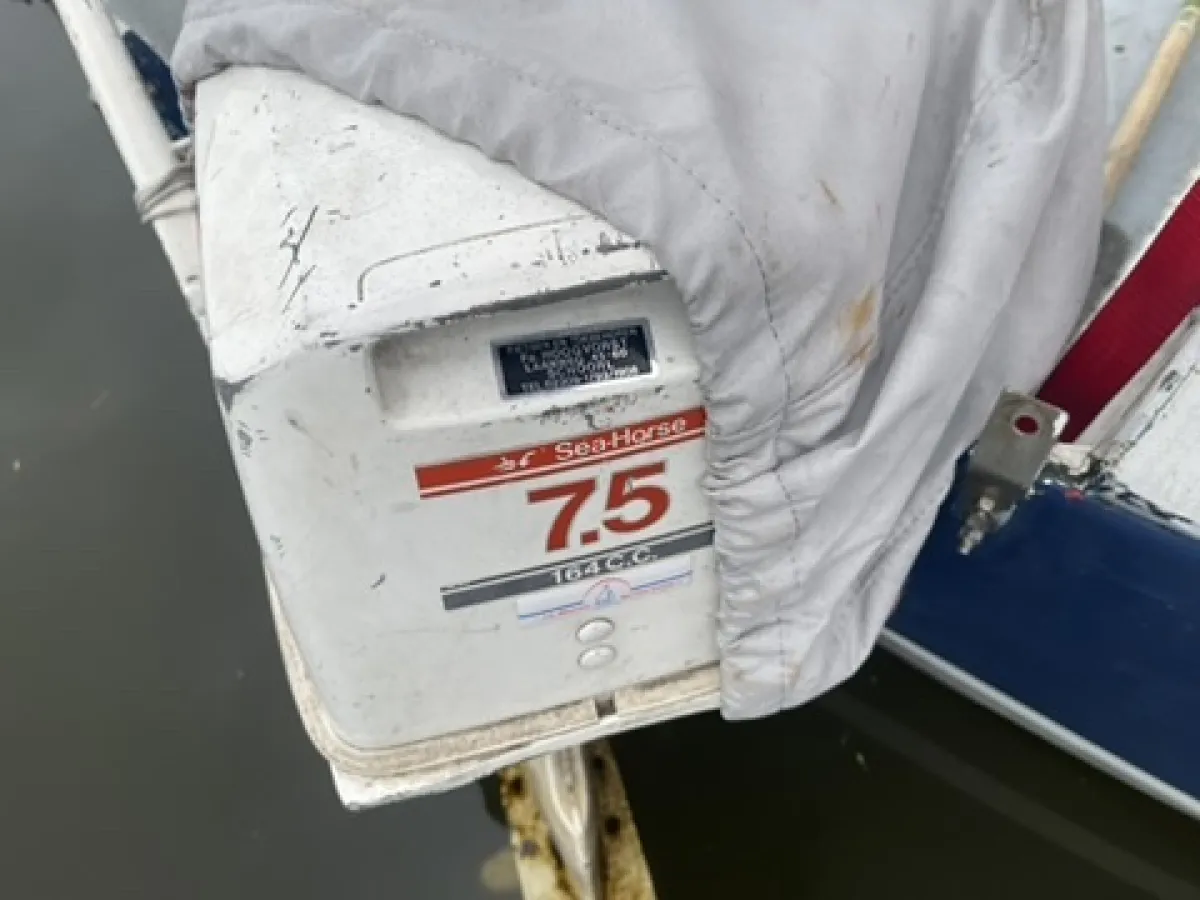 Polyester Budgetboat Cabin sailboat 700