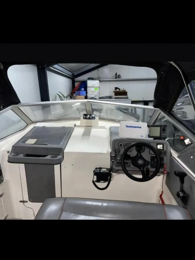 Polyester Motorboot Sealine 215