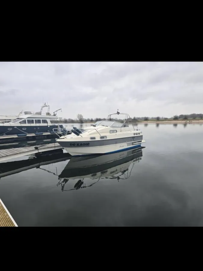 Polyester Motorboot Sealine 215