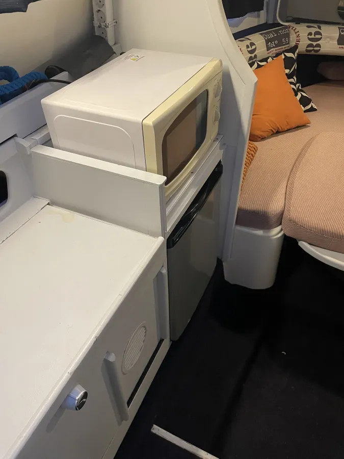 Polyester Motorboot Sealine 215