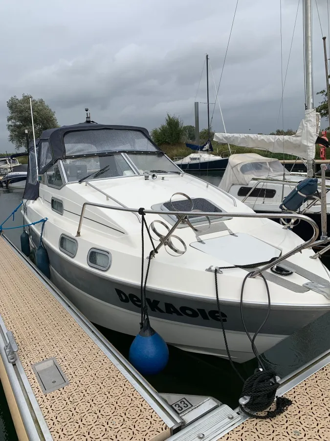 Polyester Motorboot Sealine 215