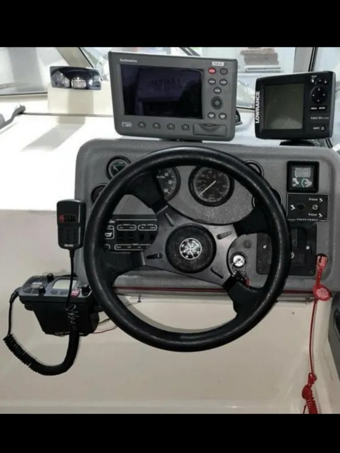 Polyester Motorboot Sealine 215