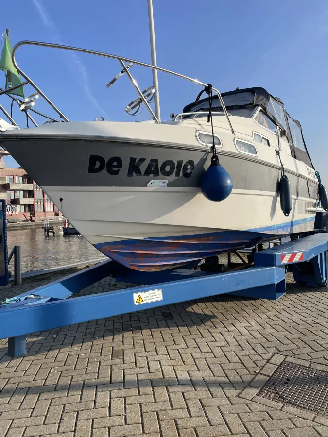 Polyester Motorboot Sealine 215