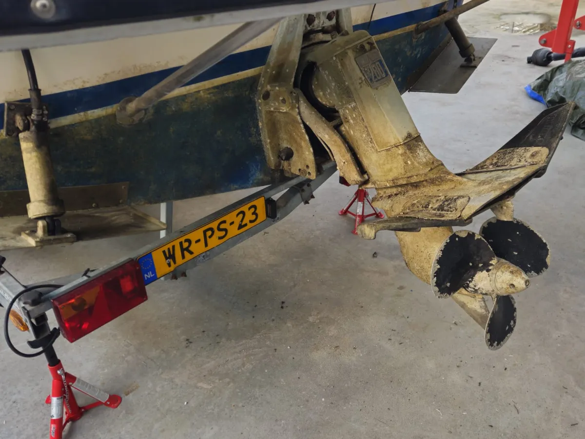 Polyester Motorboat Fairline 21 Weekender