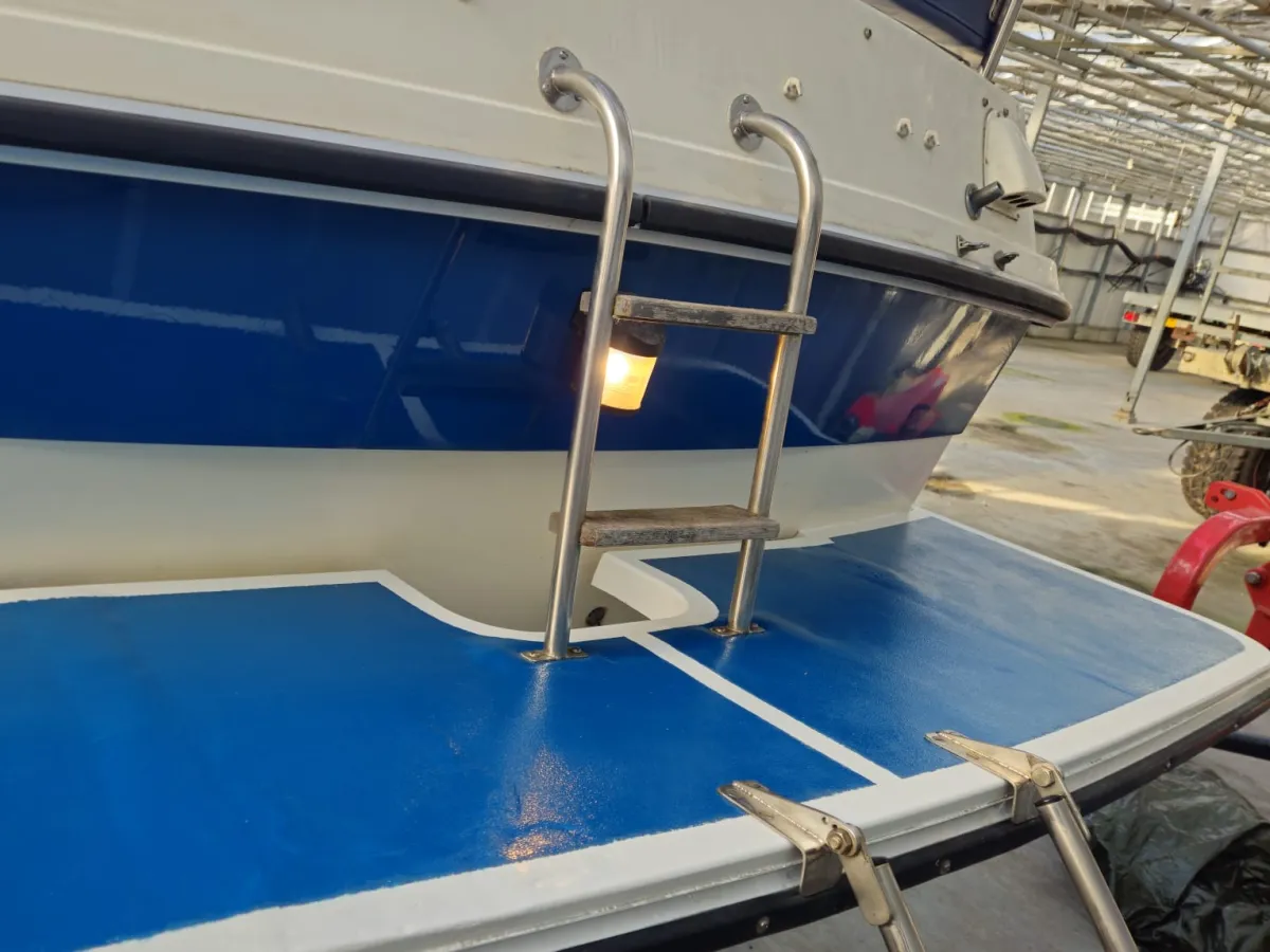 Polyester Motorboat Fairline 21 Weekender