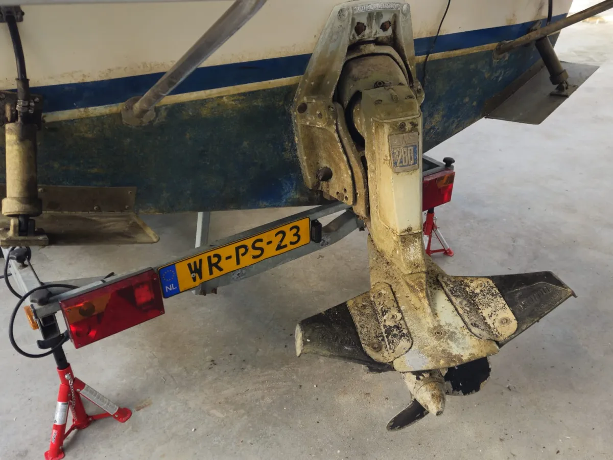 Polyester Motorboat Fairline 21 Weekender