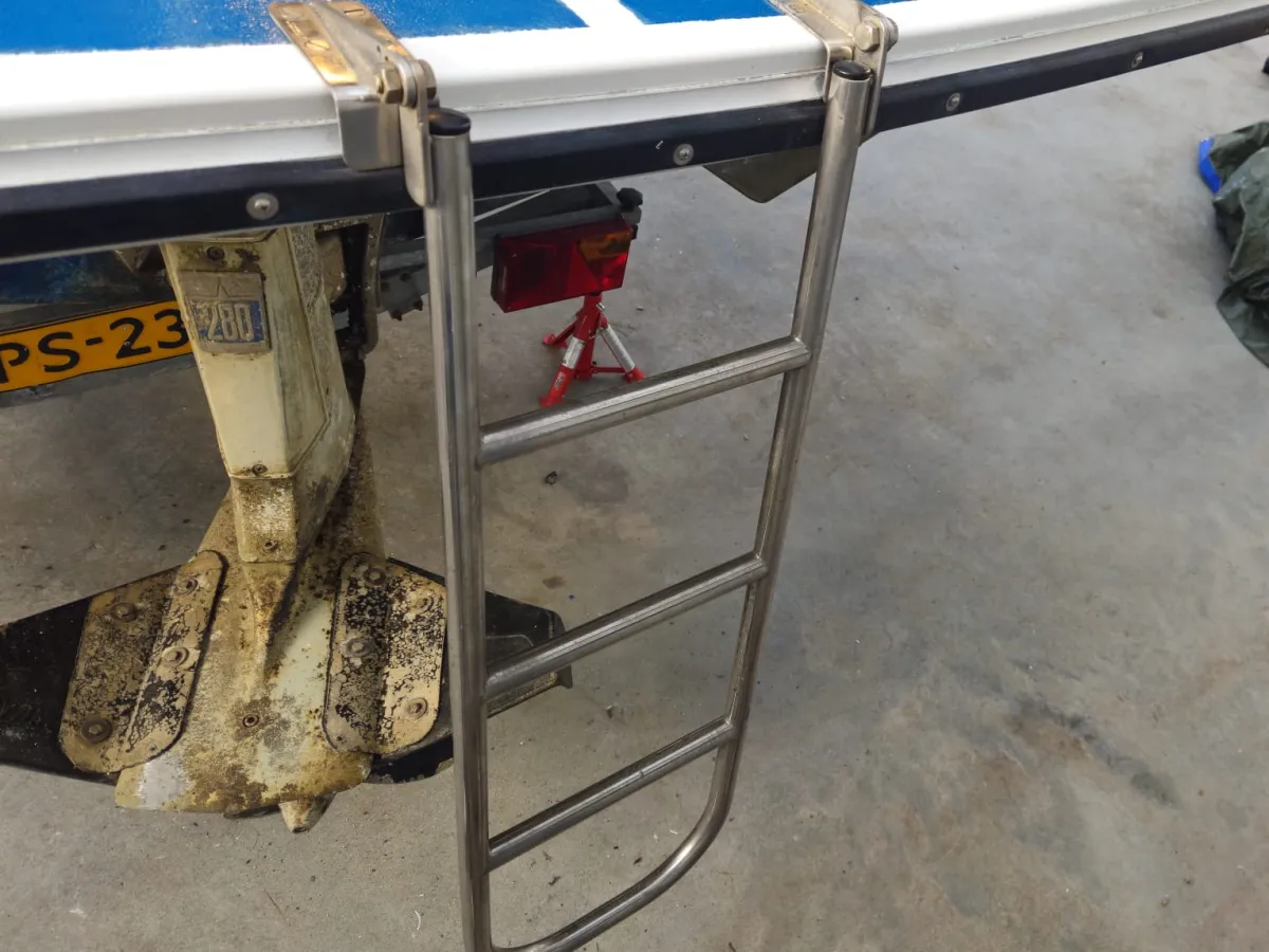 Polyester Motorboat Fairline 21 Weekender