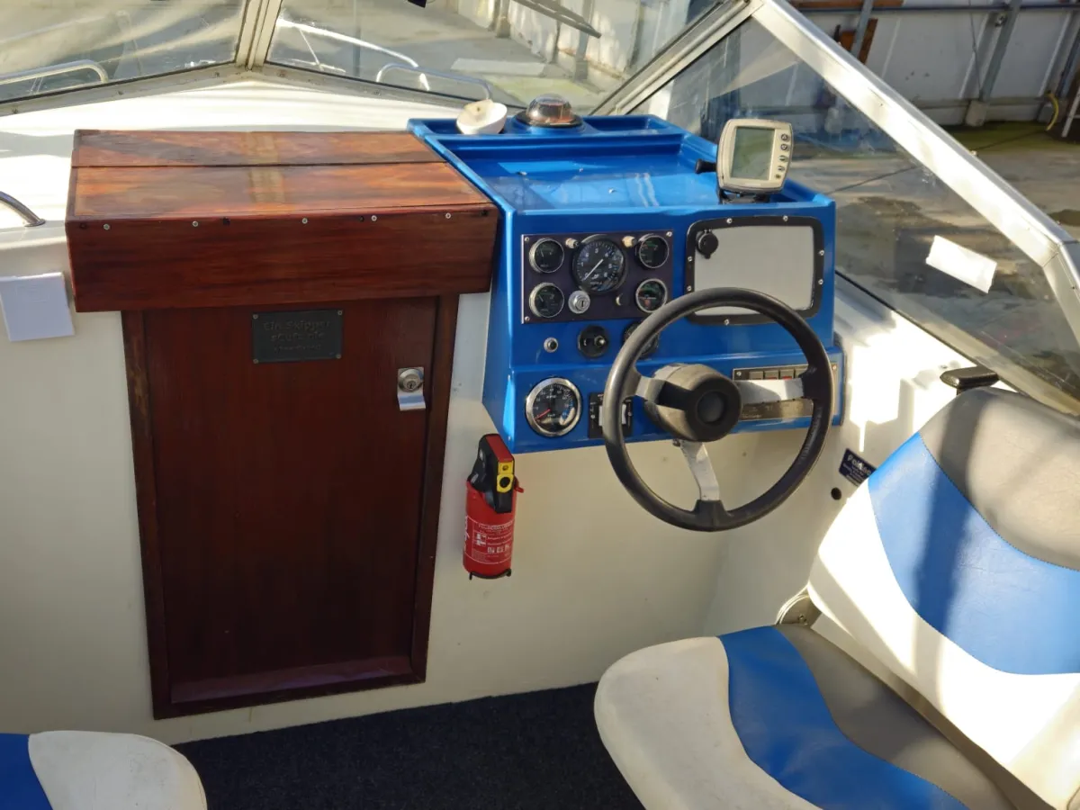 Polyester Motorboat Fairline 21 Weekender