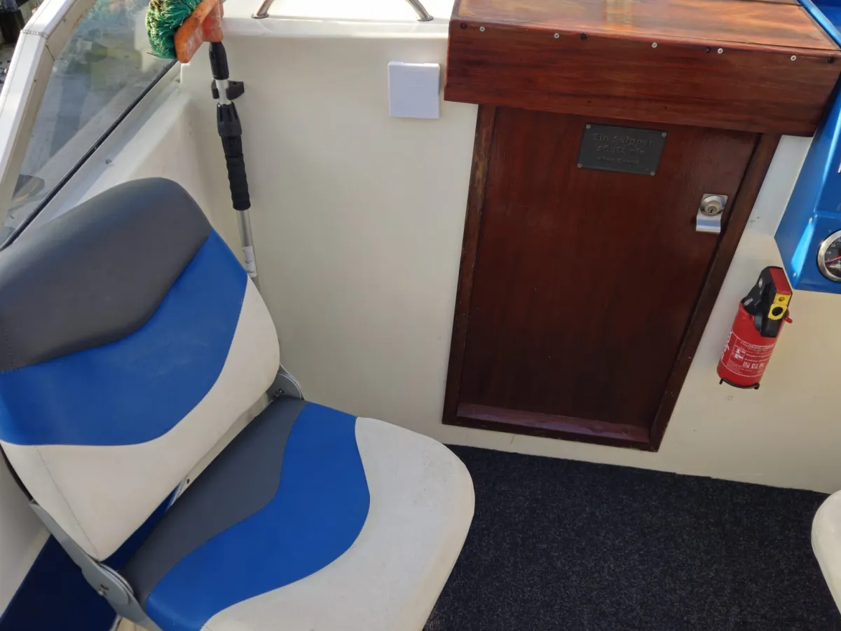 Polyester Motorboat Fairline 21 Weekender