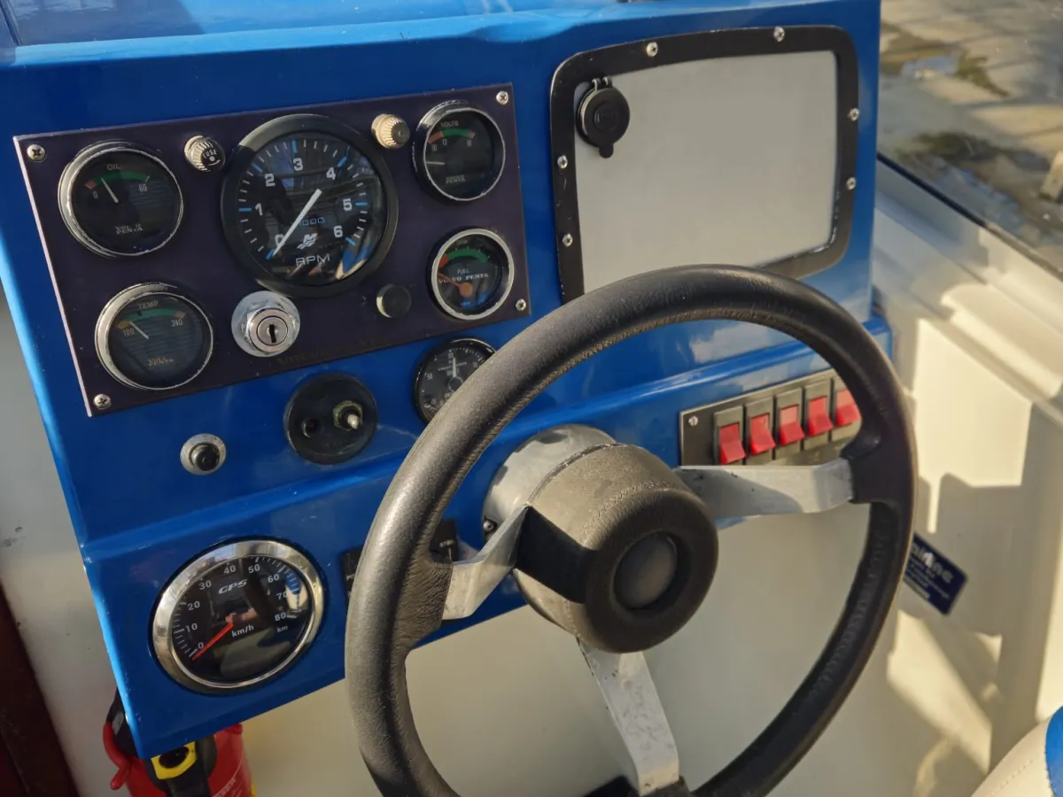 Polyester Motorboat Fairline 21 Weekender