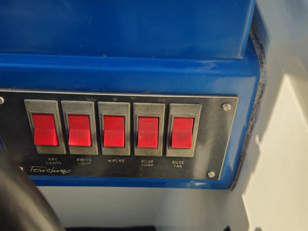 Polyester Motorboat Fairline 21 Weekender