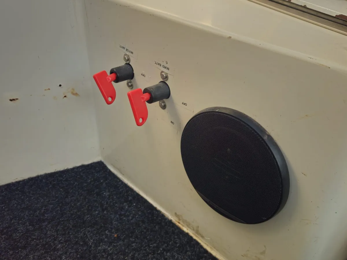 Polyester Motorboat Fairline 21 Weekender