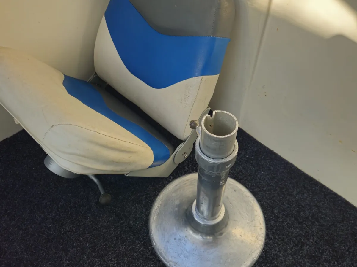 Polyester Motorboat Fairline 21 Weekender