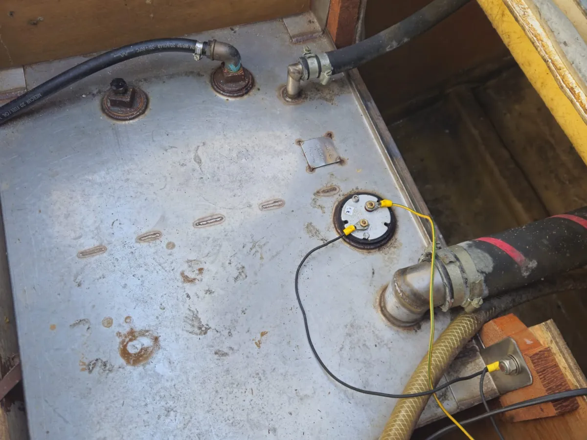 Polyester Motorboat Fairline 21 Weekender