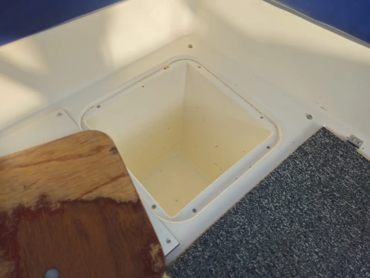 Polyester Motorboat Fairline 21 Weekender