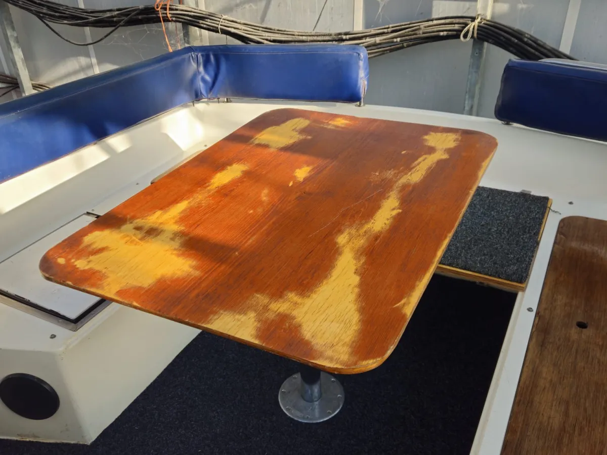 Polyester Motorboat Fairline 21 Weekender