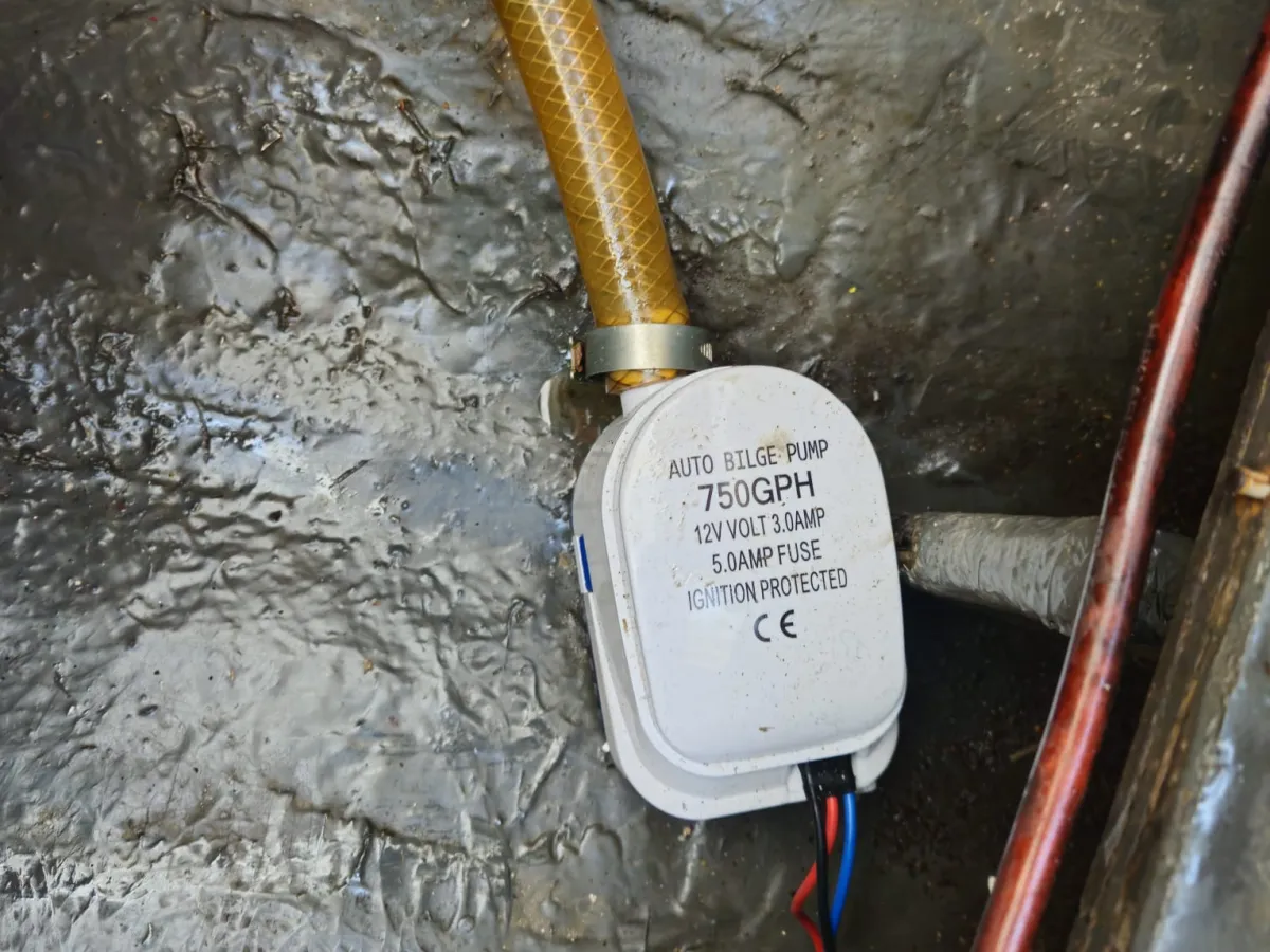 Polyester Motorboat Fairline 21 Weekender