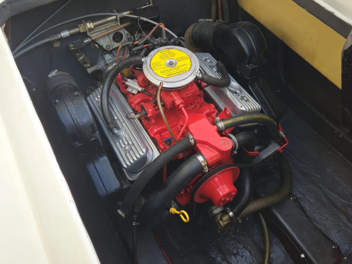 Polyester Motorboat Fairline 21 Weekender