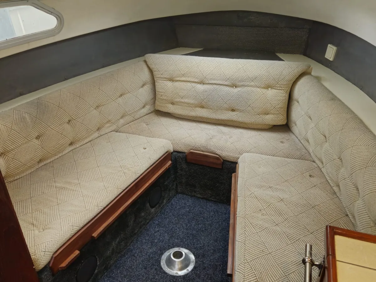 Polyester Motorboat Fairline 21 Weekender