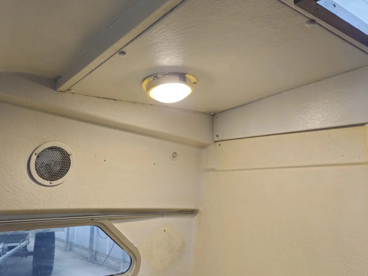 Polyester Motorboat Fairline 21 Weekender