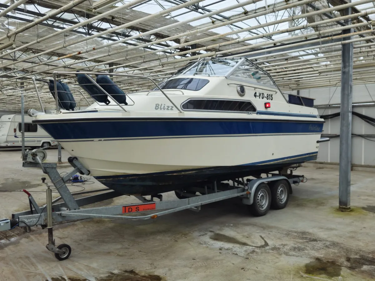 Polyester Motorboat Fairline 21 Weekender