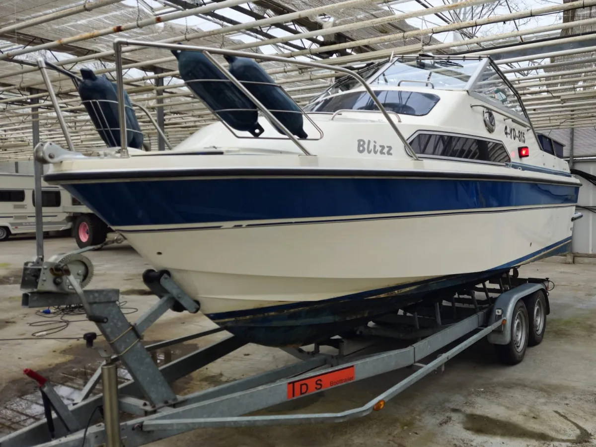 Polyester Motorboat Fairline 21 Weekender