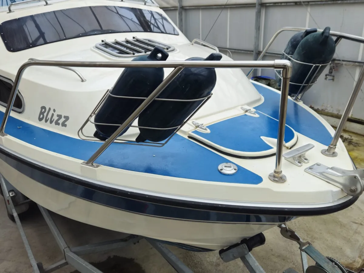 Polyester Motorboat Fairline 21 Weekender